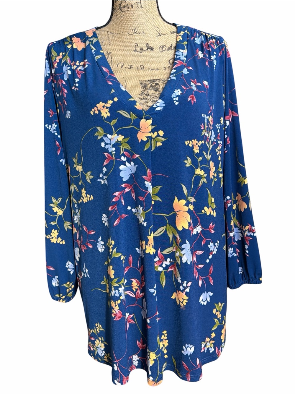 Vince Camuto Navy Blue Floral V-Neck Tunic EC. Size. 20